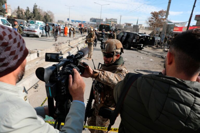 アフガニスタン和平交渉は、ジャーナリストの標的殺害を煽っていますか？