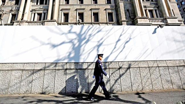 日本銀行は成長予測を引き上げ、政策を変更しない