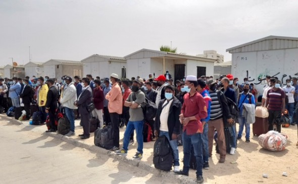 160人の移民が戦争で荒廃したリビアから帰国