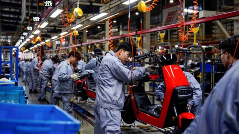 ボトルネックが生産を圧迫するため、中国の工場生産は減速
