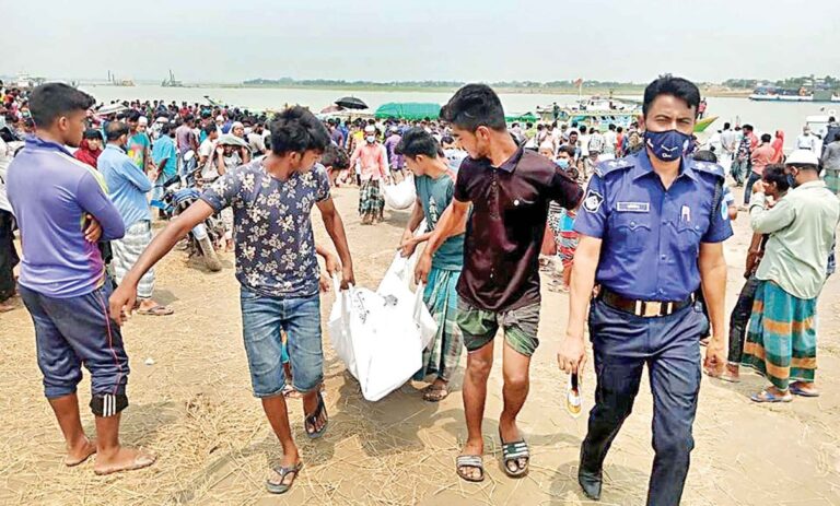 パドマでスピードボートが転覆し、26人が死亡