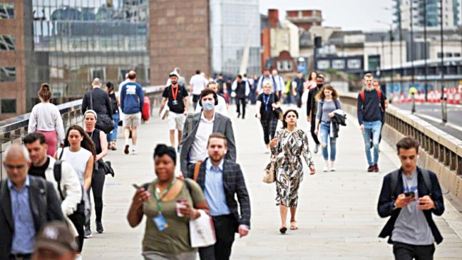 英国では5月に従業員数が記録的に急増しています