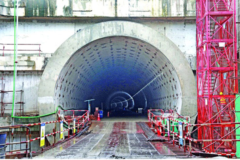 海底トンネル12月開通か