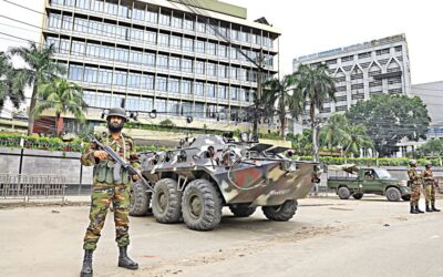 バングラデシュ銀行の外にはバングラデシュ軍の車両が警備に当たっている