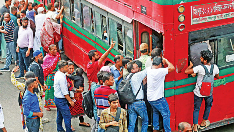 バスや電車の運行が正常化するまでに数日かかる可能性あり