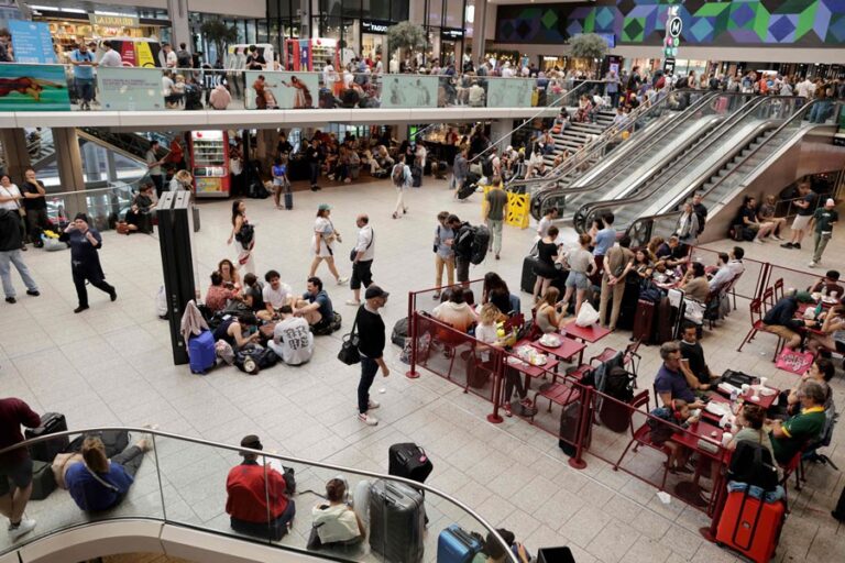 パリ五輪前夜、フランスの高速鉄道網が「妨害行為」に襲われる