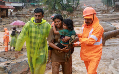 インドで土砂崩れ、45人死亡、数人が閉じ込められる恐れ