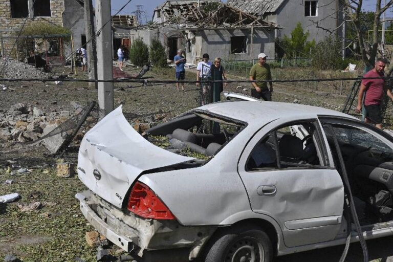 ロシアのミサイルとドローンがウクライナ全土を攻撃、少なくとも4人死亡