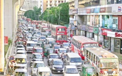 水曜日、ダッカ市内で手に負えない交通渋滞が発生