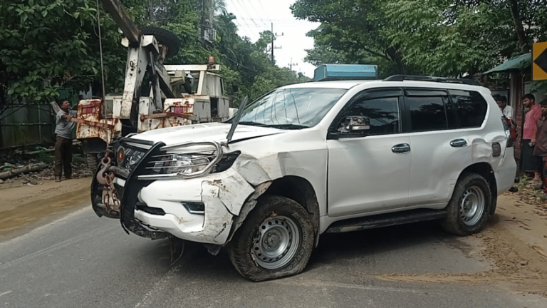 DCの車が道路から外れ子供を死亡させる