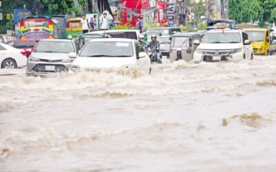 ダンモンディ27地区の水浸しの道路を走る車