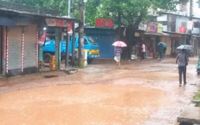 降り続く雨がチャンドプルの日常生活を混乱させる