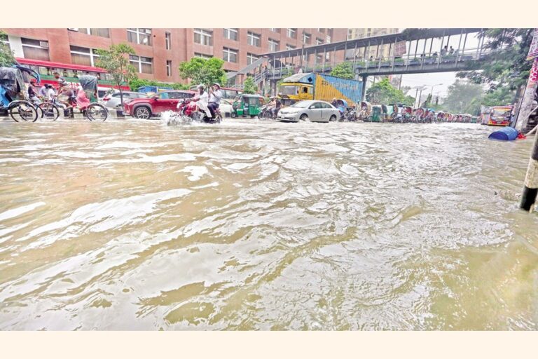 雨により市内で深刻な混乱が発生