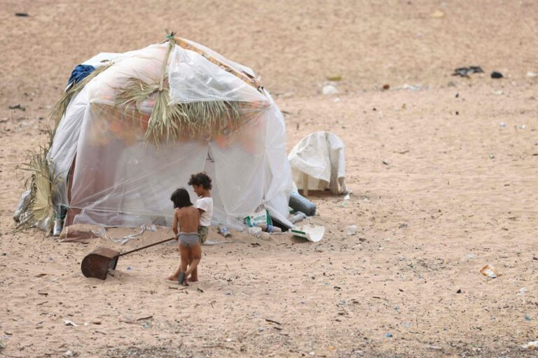 イスラエルのガザ学校攻撃で28人死亡