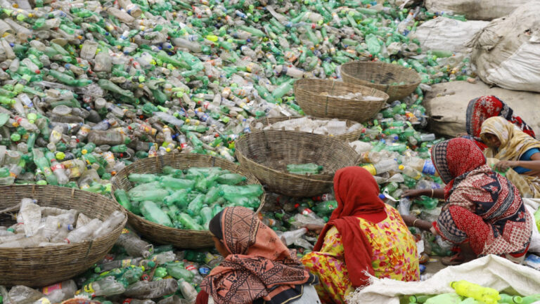 プラスチック廃棄物の大部分はリサイクルされない