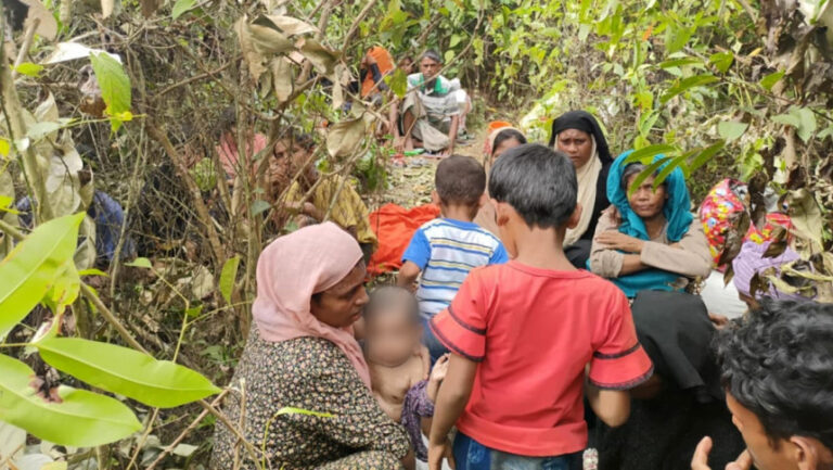 ラカイン州の紛争: 300人のロヒンギャ族がバングラデシュへの入国を待つ