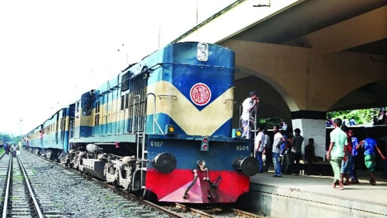 パドマ橋経由のダッカ・ベナポール路線の列車運行が火曜日に開始