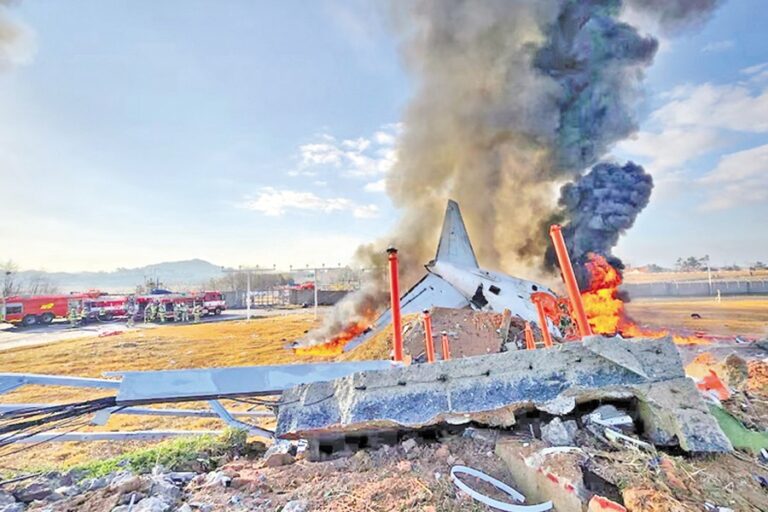 韓国最悪の飛行機事故で179人死亡