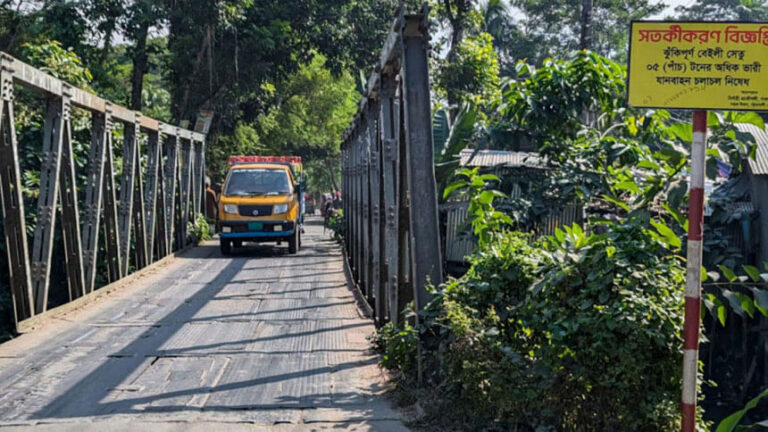 パトゥアカリ-ミルザガンジ道路：5つの橋が崩壊の危険にさらされている