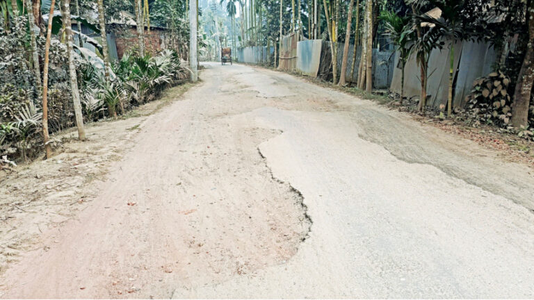 3年経っても道路は未完成のまま