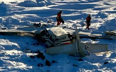 アラスカの飛行機墜落で10人死亡