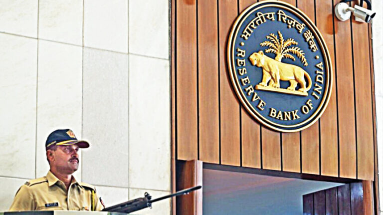 RBI、2020年以来初の利下げを実施