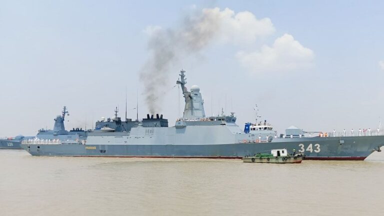 ロシアの軍艦が親善訪問のためCTGに到着