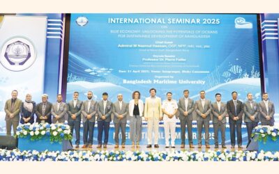 国際セミナー2025の写真撮影に臨む参加者たち