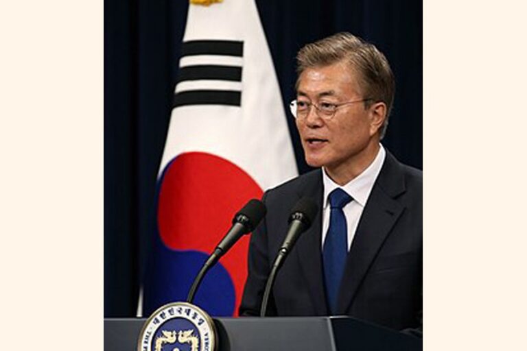 文前韓国大統領、贈賄罪で起訴