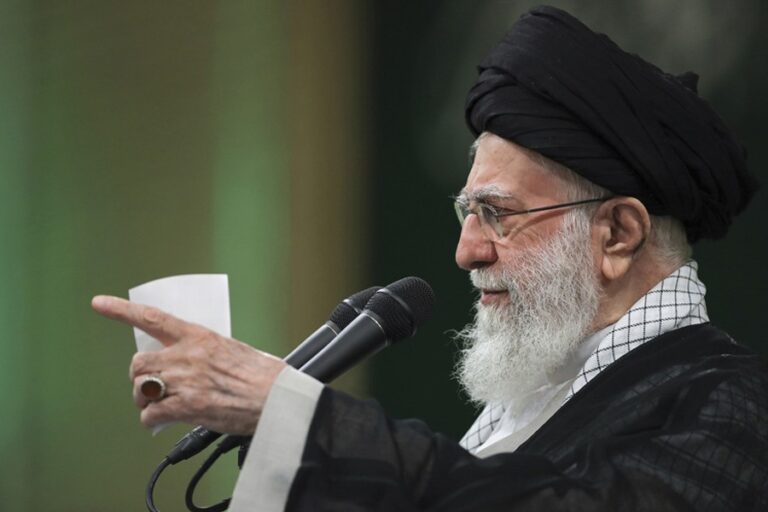 イラン最高指導者は、ウラン濃縮について誰の許可も求めないと明言した。
