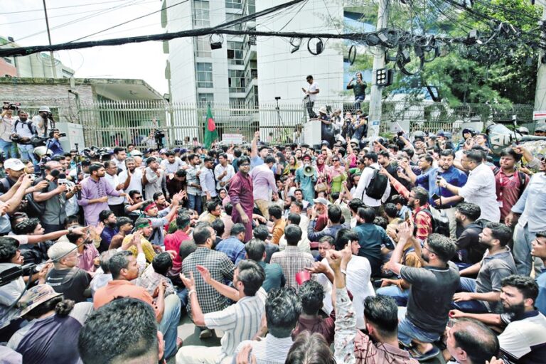 選挙委員会を再編し、まず地方選挙を実施