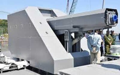 日本が防衛博覧会で未来の「レールガン」を披露