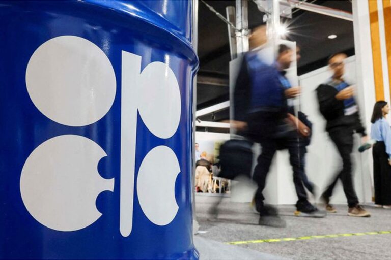 トランプ大統領の関税脅威とOPECの供給期待で原油価格が下落