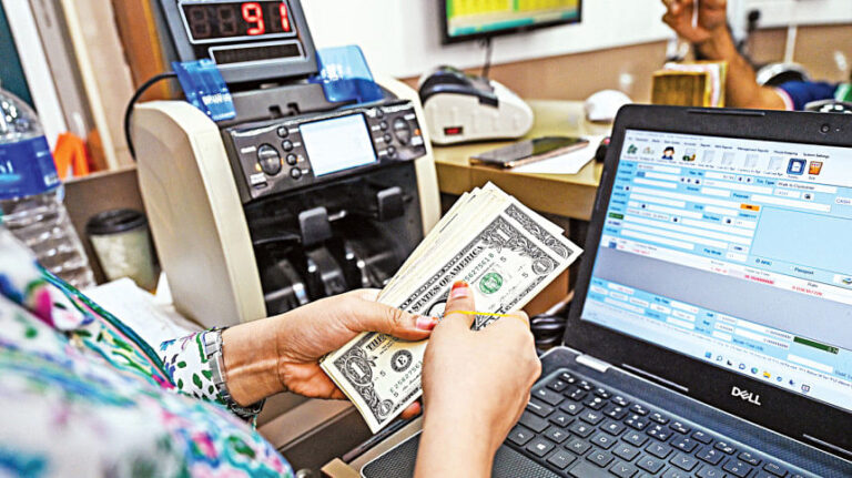 米国の貿易赤字を解消するには歴史的なドル安が必要