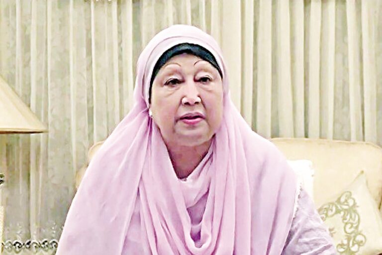 民主主義はすぐに回復するとカレダ氏は期待
