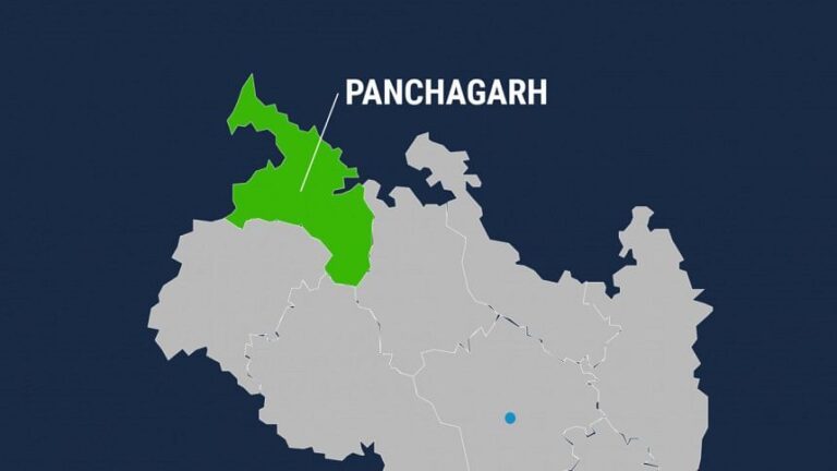 パンチャガルでトラックとバイクが衝突、3人死亡、6人負傷