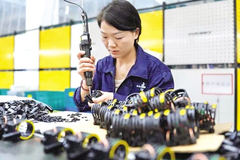 貿易戦争の影響で中国の製造業は4月に縮小