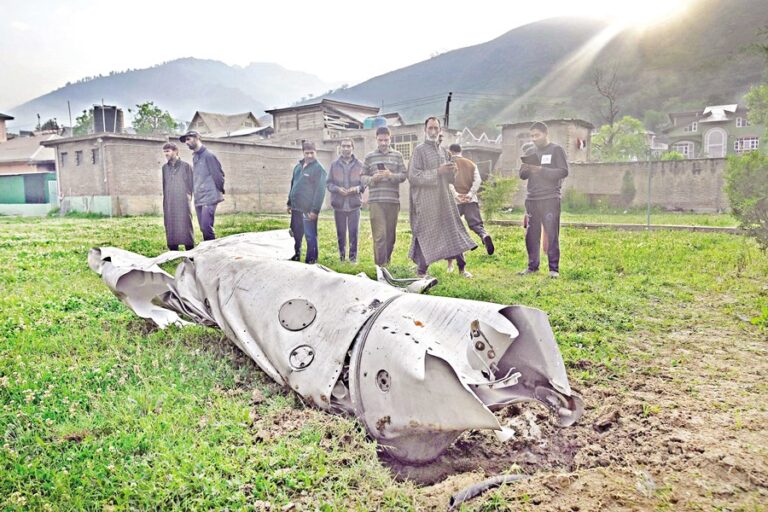 インドが攻撃、パキスタンが戦闘機5機撃墜を主張、38人死亡