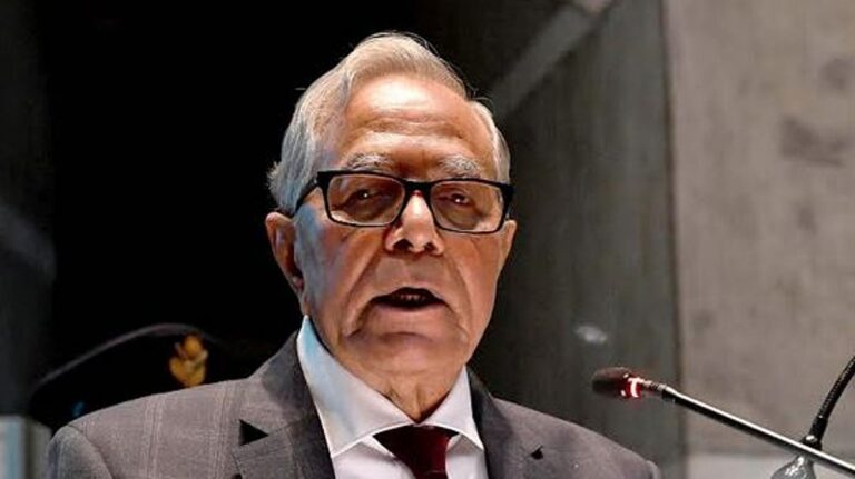アブドゥル・ハミド氏の辞任に伴い、警察官1人が解雇、2人が停職