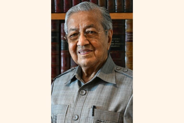 100歳に近づくマレーシア元首相マハティール氏、「旧世界」のトランプ氏を痛烈に批判