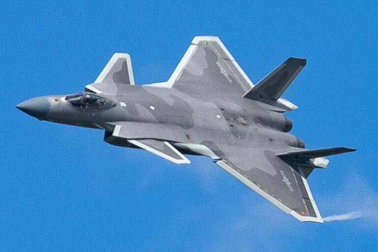 パキスタンが使用する戦闘機や兵器からデータを収集