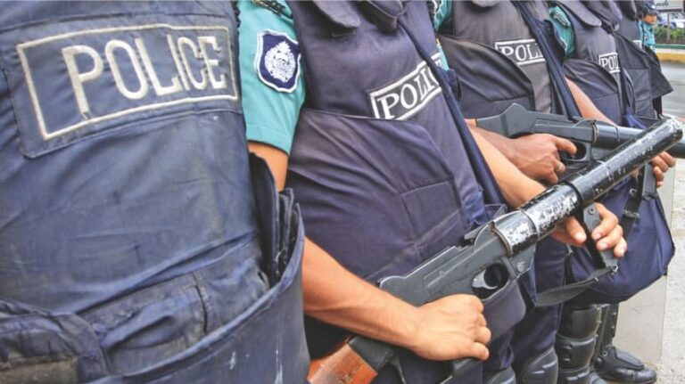 警官はもはや殺傷武器を携帯しない