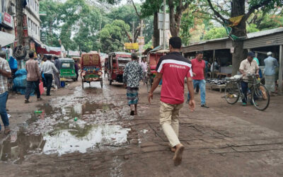タンガイルの町の道路のほとんどは老朽化している