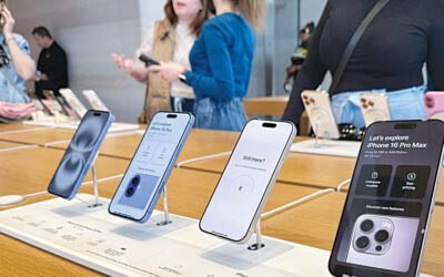 アップルは9億ドルの関税打撃を予想、米国からのiPhone供給はインドへ