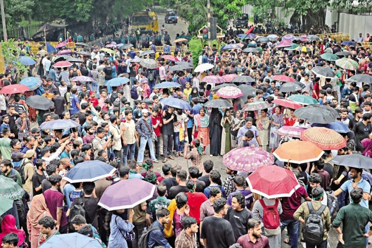 JnUの抗議者が大学閉鎖を宣言