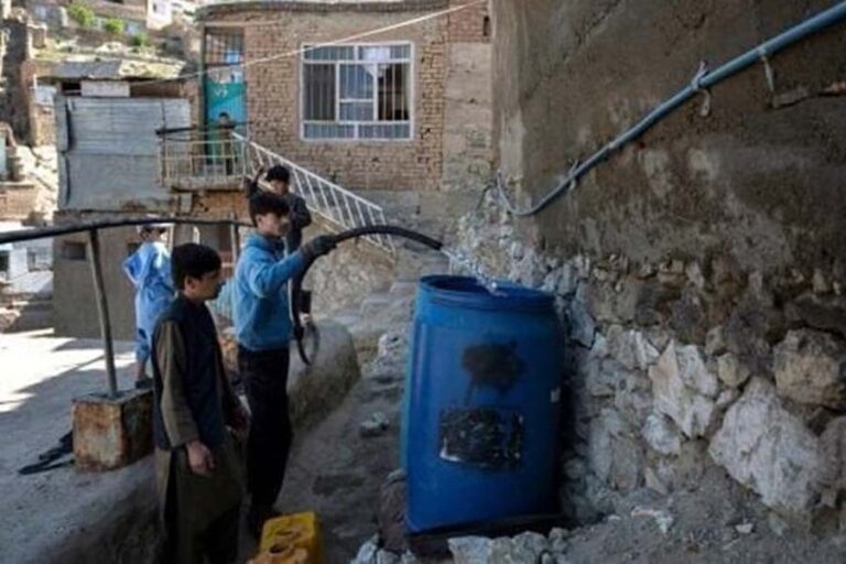 アフガニスタンの首都、水不足との闘いに敗れる