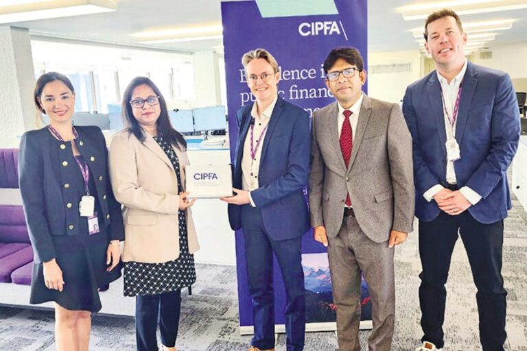 ICABチームが英国でCIPFAメンバーと会談