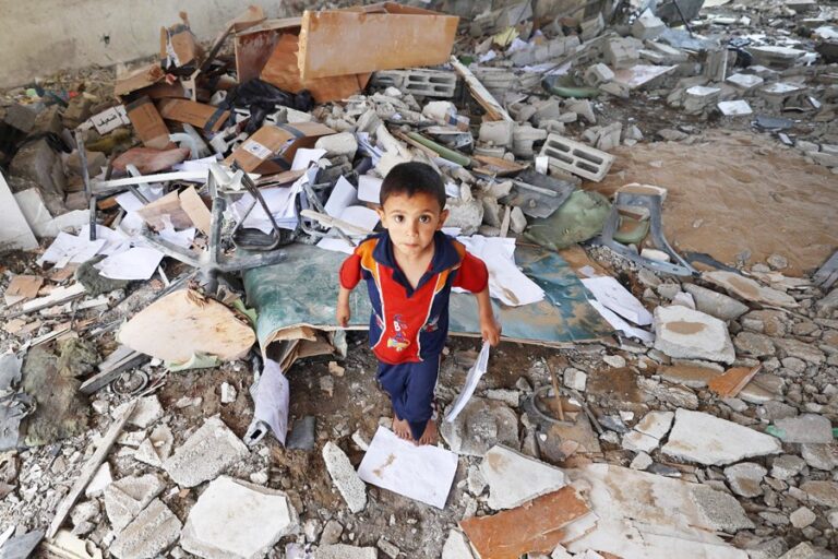 イスラエルのガザ攻撃で52人死亡