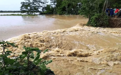 シレットの雨水河川が危険水位を超え、洪水の恐れ