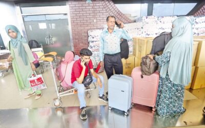 航空便が欠航、数千人が足止め